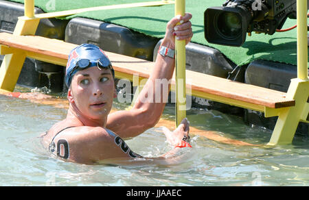 Balatonfüred, Ungarn. 19. Juli 2017. Ashley Twichell der USA gewinnt die Frauen 5 km Freiwasser-Wettbewerb bei den FINA-Weltmeisterschaften in Balatonfüred, Ungarn, 19. Juli 2017. Foto: Axel Heimken/Dpa/Alamy Live News Stockfoto