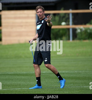 Windischgarsten, Österreich. 19. Juli 2017. Hoffenheim-Trainer Julian Nagelsmann bei der TSG 1899 Hoffenheim-Trainingslager in Windischgarsten, Österreich, 19. Juli 2017. Foto: Hasan Bratic/Dpa/Alamy Live News Stockfoto