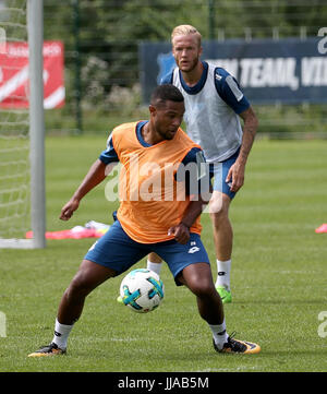 Windischgarsten, Österreich. 19. Juli 2017. Hoffenheim Serge Gnabry und Kevin Vogt (hinten) bei der TSG 1899 Hoffenheim-Trainingslager in Windischgarsten, Österreich, 19. Juli 2017. Foto: Hasan Bratic/Dpa/Alamy Live News Stockfoto