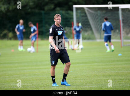 Windischgarsten, Österreich. 19. Juli 2017. Hoffenheim-Trainer Julian Nagelsmann bei der TSG 1899 Hoffenheim-Trainingslager in Windischgarsten, Österreich, 19. Juli 2017. Foto: Hasan Bratic/Dpa/Alamy Live News Stockfoto