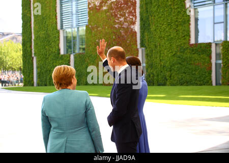 Berlin, Deutschland. 19. Juli 2017. Bundeskanzlerin Angela Merkel erhielt Prinz William Duke of Cambridge und Catherine Duchess of Cambridge in Deutschland Kanzlei. Bildnachweis: Jake Ratz/Alamy Live-Nachrichten Stockfoto