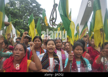 Abhisek Saha / Le Pictorium - Indien: Streik von der Kongress-Partei - 19.07.2017 - Indien / Tripura / Agartala - IPFT Unterstützer demonstrieren mock hängen im Protest-Seite im Barmura Hill klingelte an Agartala, Hauptstadt des nordöstlichen Bundesstaates Tripura. Pix von Abhisek Saha Stockfoto