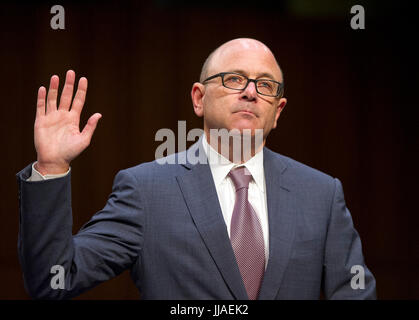 Washington, USA. 19. Juli 2017. Robert P. Storch ist geschworen in über seine Ernennung zum Generalinspektor der National Security Agency, Department of Defense, bevor die United States Senate Select Committee on Intelligence auf dem Capitol Hill in Washington, DC auf Mittwoch, 19. Juli 2017 sein Zeugnis ablegen. Bildnachweis: MediaPunch Inc/Alamy Live-Nachrichten Stockfoto