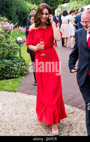 Berlin, Deutschland. 19. Juli 2017. Catherine, Herzogin von Cambridge und Ehefrau des britischen Prinzen William, besucht die "Queen es Geburtstag Garden Party" im Garten der Residenz des britischen Botschafters in Berlin, Deutschland, 19. Juli 2017. Foto: Matthias Nareyek/Getty Images Europe/Pool/Dpa/Alamy Live-Nachrichten Stockfoto