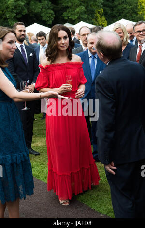 Berlin, Deutschland. 19. Juli 2017. Catherine, Herzogin von Cambridge und Ehefrau des britischen Prinzen William, besucht die "Queen es Geburtstag Garden Party" im Garten der Residenz des britischen Botschafters in Berlin, Deutschland, 19. Juli 2017. Foto: Matthias Nareyek/Getty Images Europe/Pool/Dpa/Alamy Live-Nachrichten Stockfoto