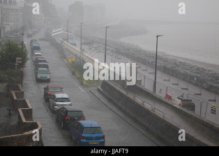 Sandylands, Promenade, Morecambe Lancashire, UK. 19. Juli 2017. Großbritannien Wetter. Sintflutartige Regenfälle in Morecambe Credit: David Billinge/Alamy Live News Stockfoto