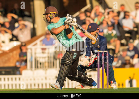 London, UK. 19. Juli 2017. Kevin Pietersen Wimper für Surrey gegen Essex im NatWest T20 Blast Spiel im Kia Oval. Bildnachweis: David Rowe/Alamy Live-Nachrichten Stockfoto