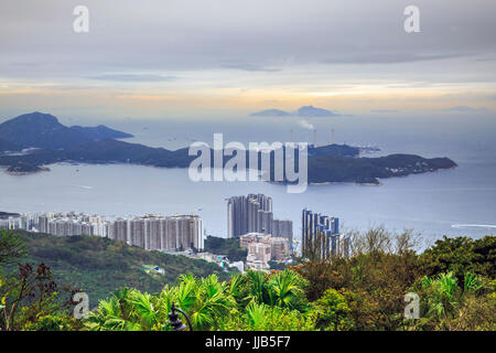 Ansicht der Residenz Bel-Air, Lamma Kraftwerks- und Südchinesische Meer horizontale Linie vom Peak, Hongkong, China Stockfoto