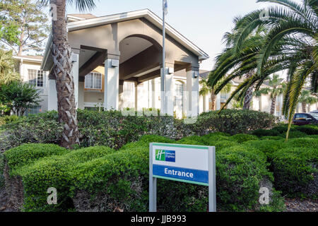 Georgia, St. Simons Island, Holiday Inn Express, Hotel, außen, außen, Schild, überdachter Eingang, Landschaftsgestaltung, USA USA USA Amerika Nordamerika, GA1 Stockfoto