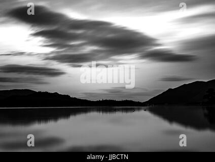 Nach Sonnenuntergang, Derwent Wasser, Cumbria, Seenplatte.  eine UNESCO-Kulturlandschaft Weltkulturerbe. Stockfoto