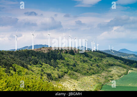 Windkraftwerk, Jakobsweg von Pamplona nach Puente la Reina, Escultura al Camino de Santiago, Spanien, Europa. Stockfoto