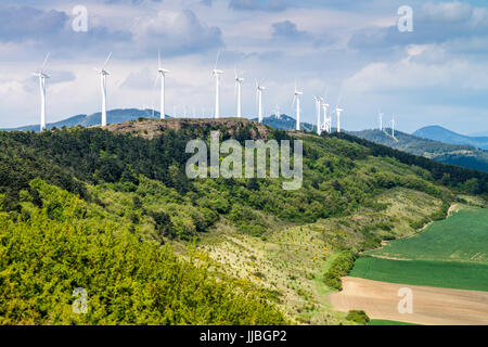 Windkraftwerk, Jakobsweg von Pamplona nach Puente la Reina, Escultura al Camino de Santiago, Spanien, Europa. Stockfoto