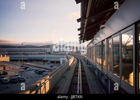 Trainieren Sie schienen am San Francisco International Airport. Stockfoto