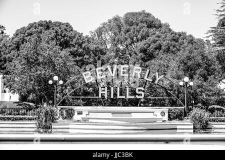 Beverly-Hills-Schild am Santa Monica Blvd - LOS ANGELES - Kalifornien - 20. April 2017 Stockfoto