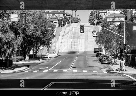 Typische Straße in San Diego anzeigen - SAN DIEGO - Kalifornien - 21. April 2017 Stockfoto