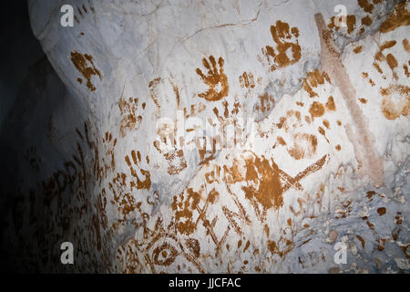 Handabdrücke in einer Höhle in Laos Stockfoto