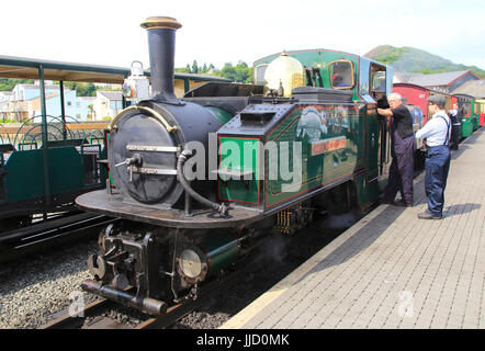 Dampf-Züge wieder Eisenbahn, Porthmadog Bahnhof, Gwynedd, Nord-West Wales, UK Stockfoto