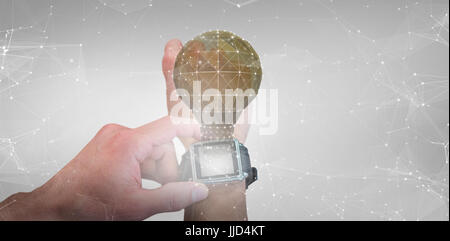 Bild des Mannes mit Uhr gegen graue Vignette beschnitten Stockfoto