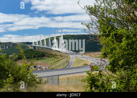 Frankreich, Aveyron 12, Millau, dem Viadukt bei Millau. Stockfoto