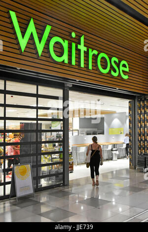Waitrose Supermarkt Lebensmittel store Front grocery Shopping mall Zugriff innerhalb von Westfield Shopping Centre in Stratford East London Newham England Großbritannien Stockfoto