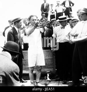 HARRY HOUDINI (1874-1926) Ungarisch-amerikanische Informationen auf eine Flucht aus einer Unterwasser versiegelt Feld. Ca. 1912 Stockfoto