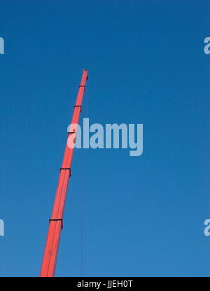 AJAXNETPHOTO. WORTHING, ENGLAND. -HOCH AUFRAGENDEN TELESKOP - HYDRAULISCHE TELESKOP-KRAN-AUSLEGER VERLÄNGERT AUF BAUSTELLE. FOTO: JONATHAN EASTLAND/AJAX REF: GX141607 3923 Stockfoto