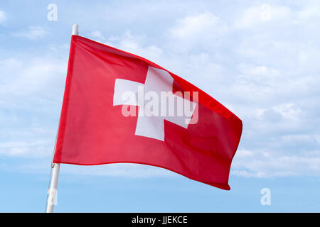 Flagge der Schweiz in den Himmel Stockfoto