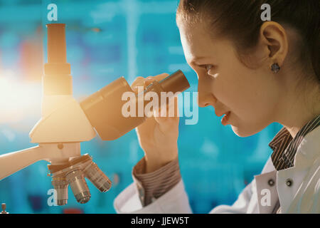 Forschung Labor medizinische Labor Mikroskop Wissenschaftler Wissenschaft Chemie Arzt wissenschaftliche; Stockfoto