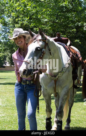 2017 Hudson Valley Gunslingers - Cowboy montiert schießen Stockfoto