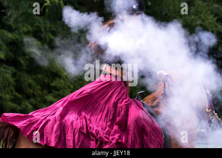 2017 Hudson Valley Gunslingers - Cowboy montiert schießen Stockfoto