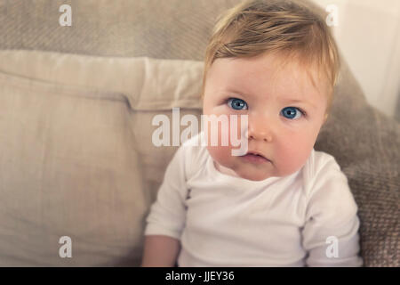 Portrait eines lächelnden jungen Stockfoto