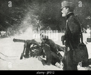 Österreichischen Maschinengewehr in Aktion im Schnee, 1915 Stockfoto