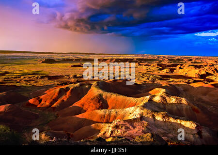 Strom nähert sich Painted Desert, Petrified Forest National Park, Arizona, America, USA Stockfoto