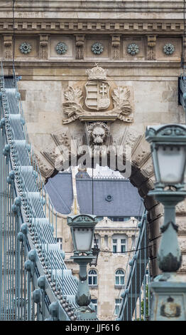 Ein Fragment der Kettenbrücke und Stuck dekorative Elemente. Budapest. Ungarn Stockfoto