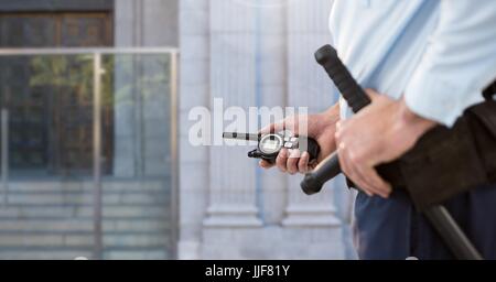 Digitalen Verbund der Wachmann vor Tür Stockfoto