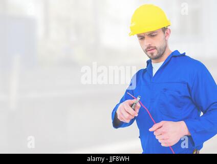 Digitalen Verbund der Elektriker mit Kabel Kabel auf der Baustelle Stockfoto