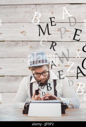 Digitalen Verbund von Hipster Mann mit einem Rohr reflektieren seine Schreibmaschine vor Holz Wand Stockfoto