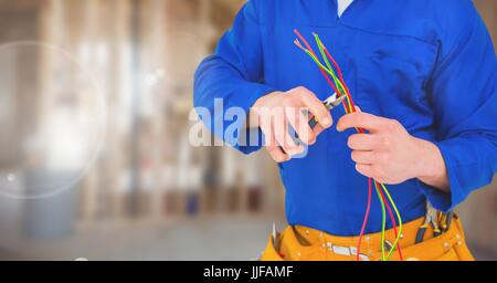 Digitalen Verbund der Elektriker mit Kabel Kabel auf der Baustelle Stockfoto