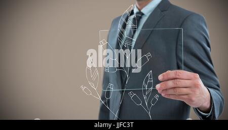 Digitalen Verbund der Geschäftsmann Mittelteil mit Glas und weißem Blatt Doodle vor braunem Hintergrund Stockfoto