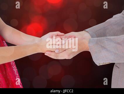 Digital Composite Hände halten zusammen mit funkelnden Licht Bokeh-Hintergrund Stockfoto