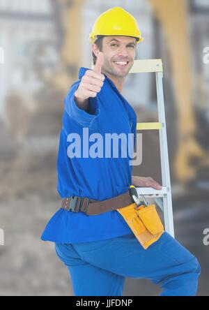 Digitalen Verbund von Bauarbeiter mit Daumen nach oben vor Baustelle Stockfoto