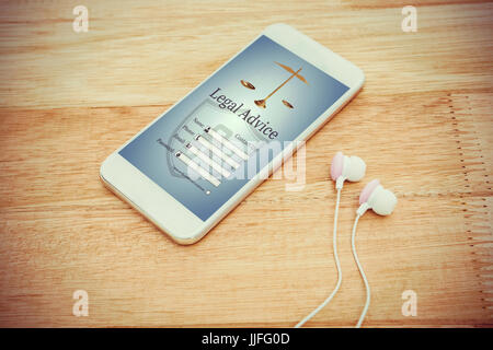 Grafische Oberfläche des Rechtsanwalts Kontaktformular gegen weiße Smartphone mit weißen Kopfhörer Stockfoto