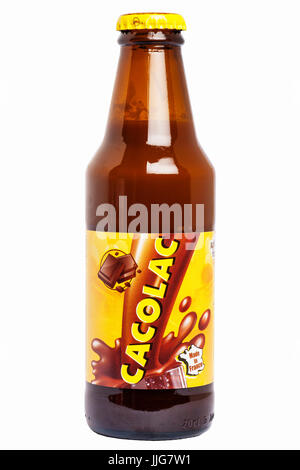 Eine Flasche Cacolac Schoko Milchshake trinken auf weißem Hintergrund Stockfoto