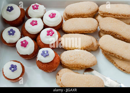 Konditorei Kinder Partei Detail, Kuchen Freude und Snacks, süßen Desserts am Kinderfest. Stockfoto