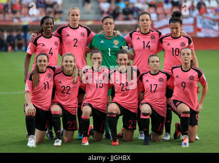 Bild der schottischen Mannschaftsgruppe, obere Reihe (von links nach rechts): Ifeoma Dieke, Vaila Barsley, Gemma Fay, Rachel Corsie und Leanne Crichton. Unterste Reihe (von links nach rechts): Lisa Evans, Fiona Brown, Jane Ross, Chloe Arthur, Frankie Brown und Caroline Weir während des UEFA Women's Euro 2017, Gruppe-D-Spiels im Stadion Galgenwaard, Utrecht. DRÜCKEN SIE VERBANDSFOTO. Bilddatum: Mittwoch, 19. Juli 2017. Siehe PA Geschichte Soccer England Women. Bildnachweis sollte lauten: Mike Egerton/PA Wire. EINSCHRÄNKUNGEN: Nur für redaktionelle Zwecke, keine kommerzielle Nutzung ohne vorherige Genehmigung. Stockfoto