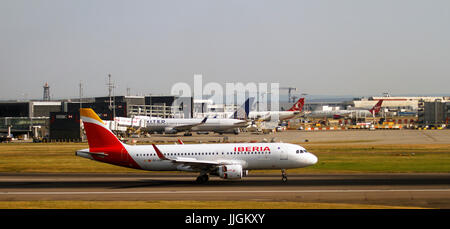 EG-LXQ - Airbus A320-216 - Iberia der Airbus A320-Familie besteht aus kurzer bis mittlerer Reichweite, schmalem Rumpf, kommerzielle Passagier zweistrahlige Jet Airli Stockfoto