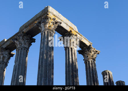 Évora, Portugal: Römische Tempel von Évora. Der antike Tempel, geglaubt, um das 1. Jahrhundert n. Chr. gebaut wurden von der UNESCO anerkannt ist eine Stockfoto