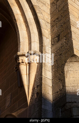 Évora, Portugal: Detail des Portals an der Kathedrale Évora. Zuerst gebaut zwischen 1184-1204, wurde die Kathedrale im Jahre 1746 nach jahrelanger hinzufügen abgeschlossen Stockfoto