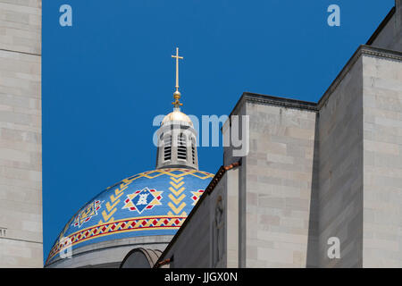 Washington, DC - die Basilica des nationalen Schreins der Unbefleckten Empfängnis. Es ist die größte römisch-katholische Kirche in Nordamerika. Stockfoto