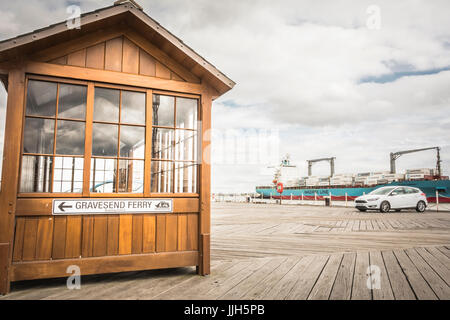 Der Warteraum bei der Tilbury-Passagierfähre auf der Themse, Essex, Großbritannien Stockfoto